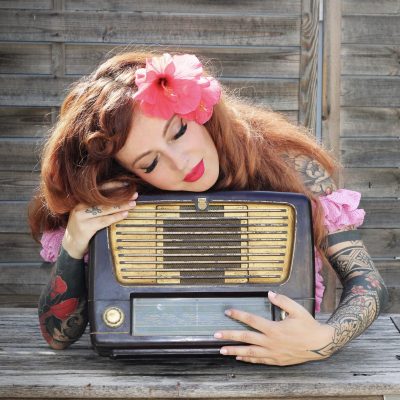 Petit Comité 2.0 – música en directo con DJ y cantante para eventos en Valencia