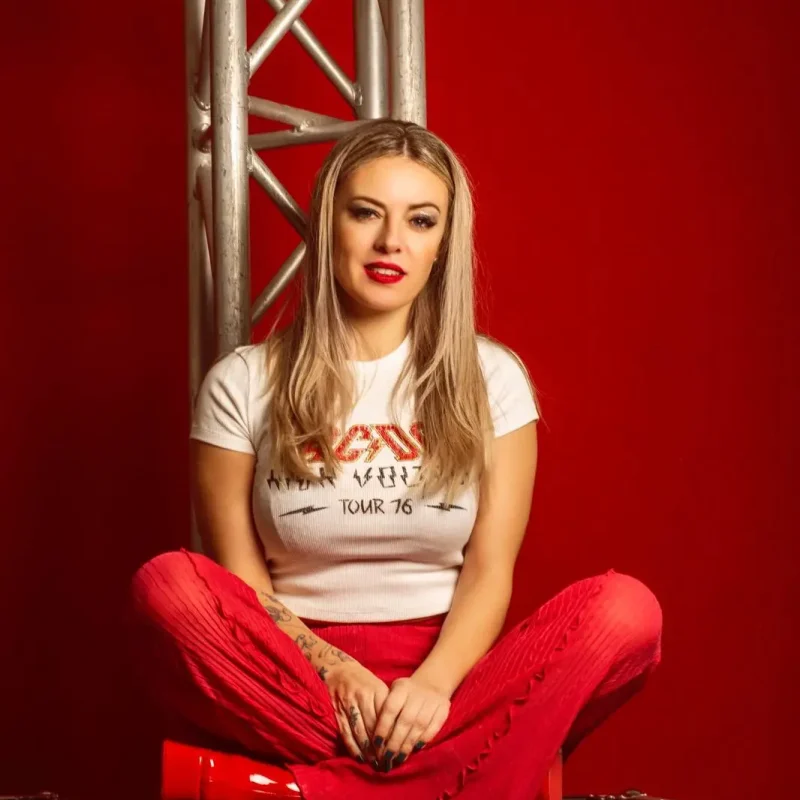 Profesional de la Música en Vivo Karla Fos, cantante profesional en eventos